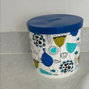 Floral Patterned Container with Blue Lid  NWOT Fits TP ,crayons, makeup, office